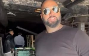 حمله ویرانگر آتش سوزی: نوار کوکتل از ستاره “خداحافظ آلمان” شعله ور شد